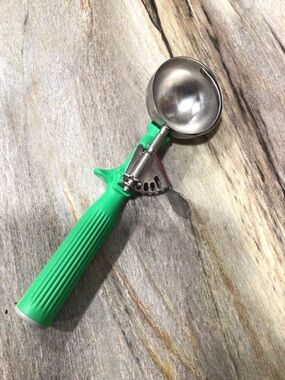 Vollrath 47142 Size 12 Disher Scoop 2-2/3 oz Stainless Steel Orchid Handle NSF